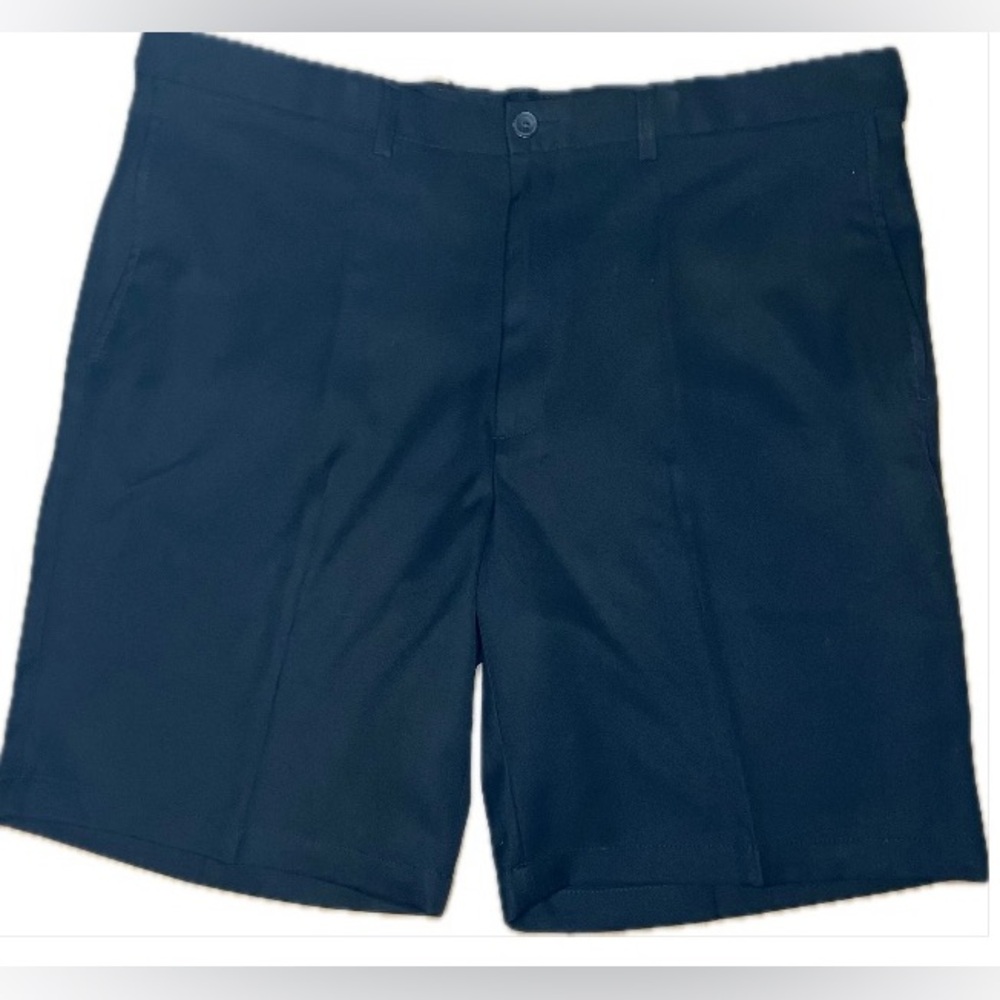 NWT Haggar 10” cool 18 Pro quick dry  shorts in black. Size 40